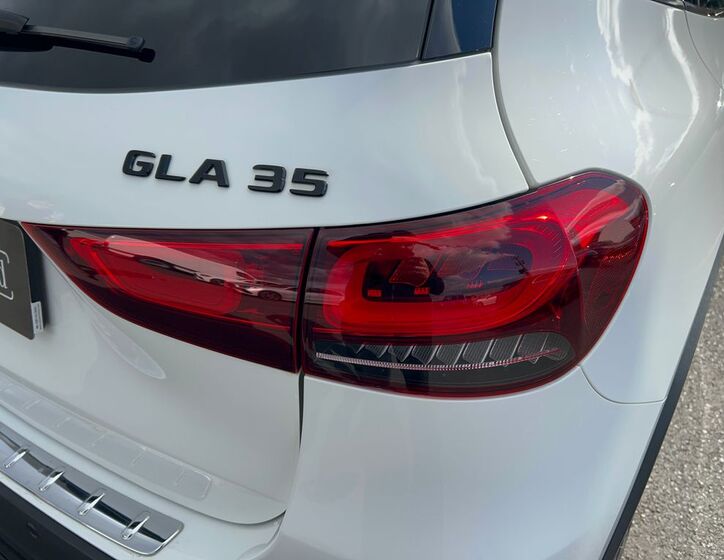 Mercedes-Benz GLA 13