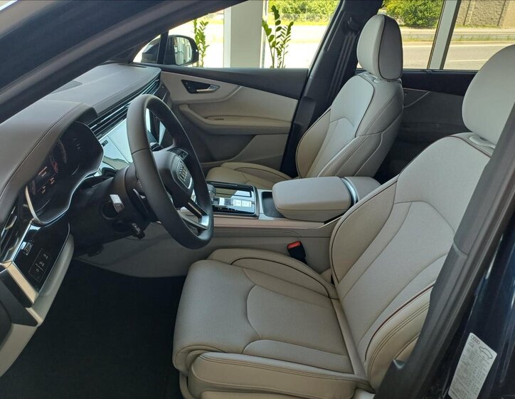 Audi Q7 9