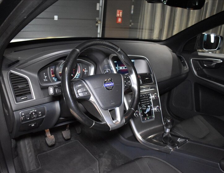 Volvo XC60 SUV / Terénní 2,0 l 100 kw