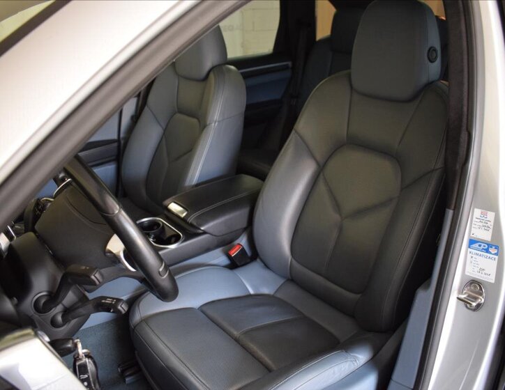 Porsche Cayenne SUV / Terénní 4,8 l 405 kw