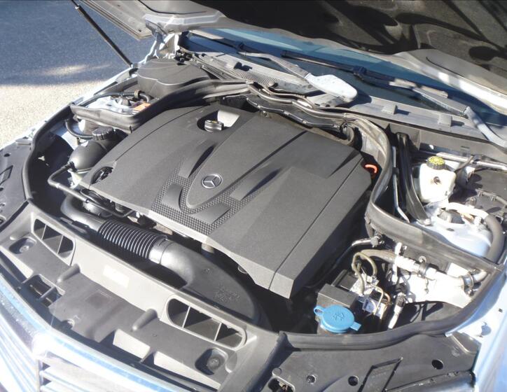 Mercedes-Benz Třídy C Kombi 2,1 l 100 kw