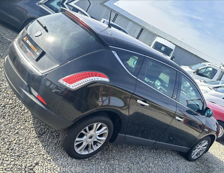 Lancia Delta Hatchback 1,4 l 88 kw