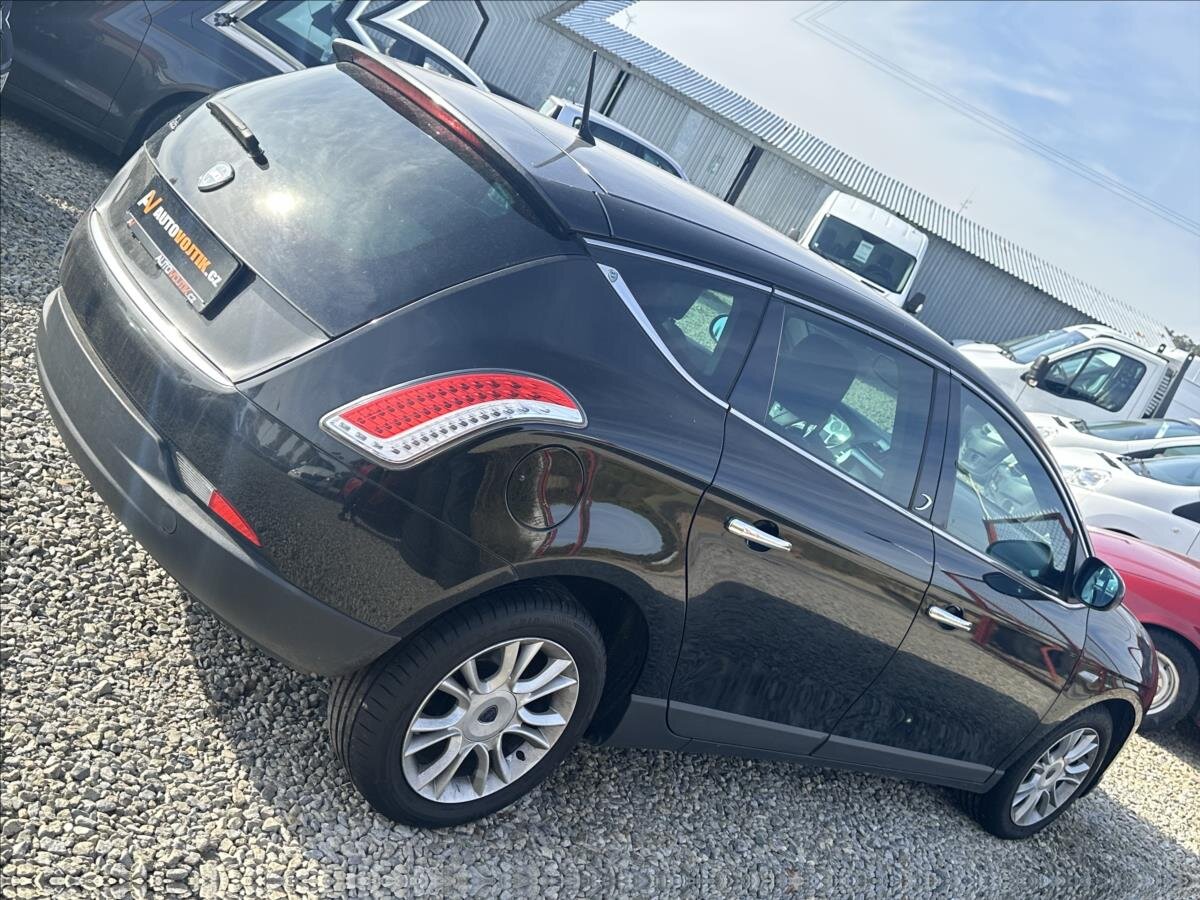 Lancia Delta Hatchback 1,4 l 88 kw