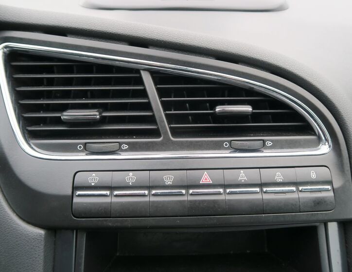 Peugeot 5008 MPV 2,0 l 120 kw