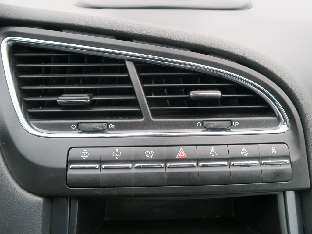 Peugeot 5008 MPV 2,0 l 120 kw