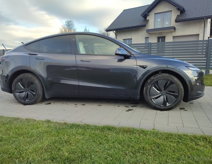 Tesla Model Y Hatchback 0,0 0