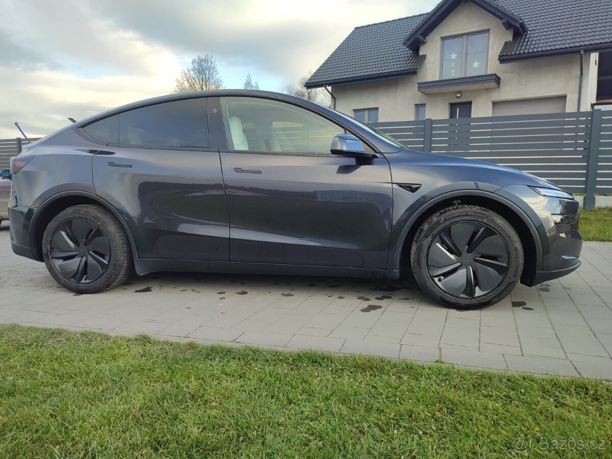 Tesla Model Y Hatchback 0,0 0
