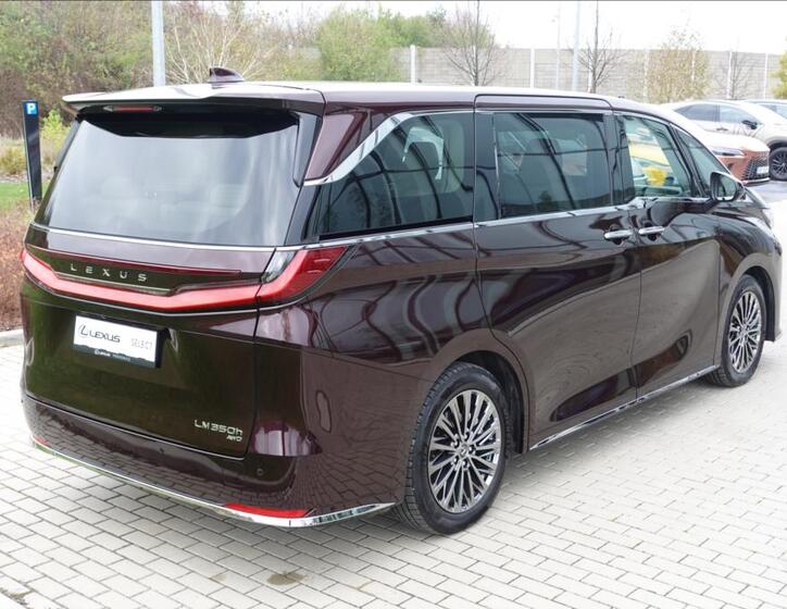 Lexus LM 350h 5