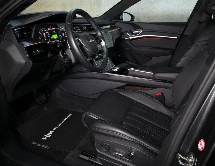 Audi e-tron SUV / Terénní 0,0 300 kw