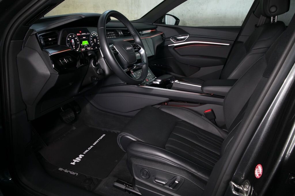 Audi e-tron SUV / Terénní 0,0 300 kw