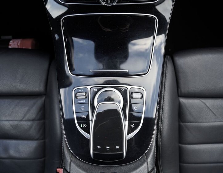 Mercedes-Benz Třídy E 30