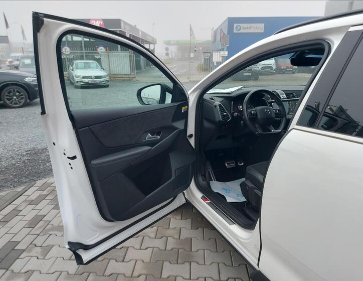 DS Automobiles DS7 Crossback 9
