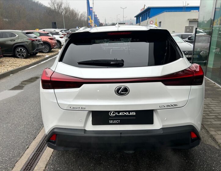 Lexus UX 300h SUV / Terénní 2,0 l 146 kw