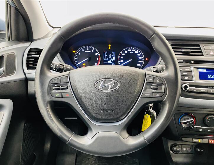 Hyundai i20 9