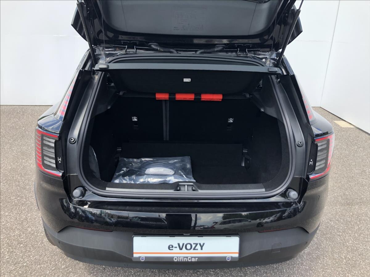 Volvo EX30 SUV / Terénní 0,0 200 kw