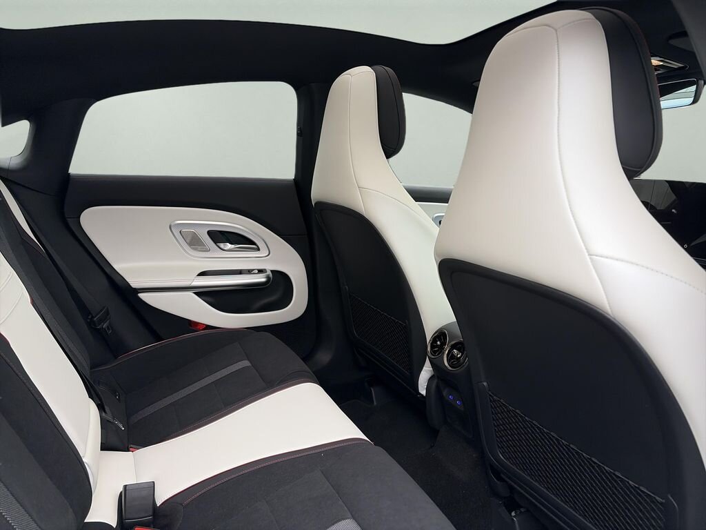 Mercedes-Benz CLA Sedan / Limuzína 1,3 l 120 kw