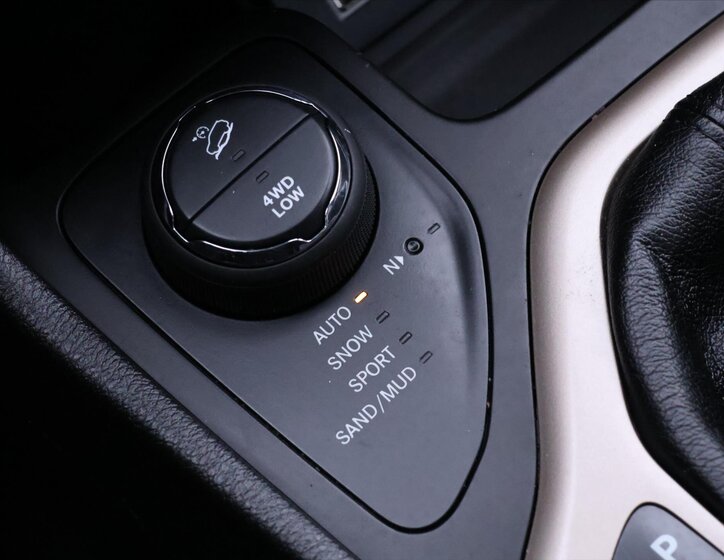 Jeep Cherokee SUV / Terénní 2,2 l 147 kw