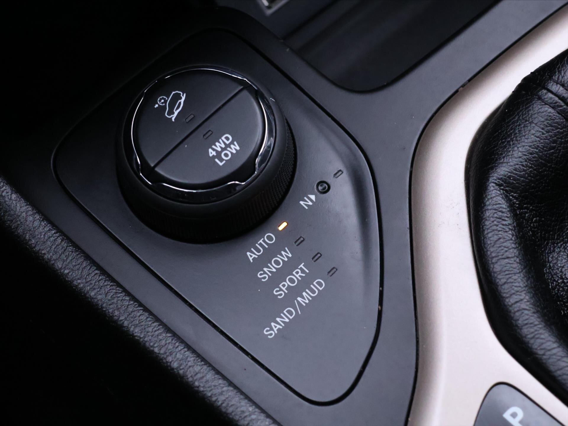 Jeep Cherokee SUV / Terénní 2,2 l 147 kw