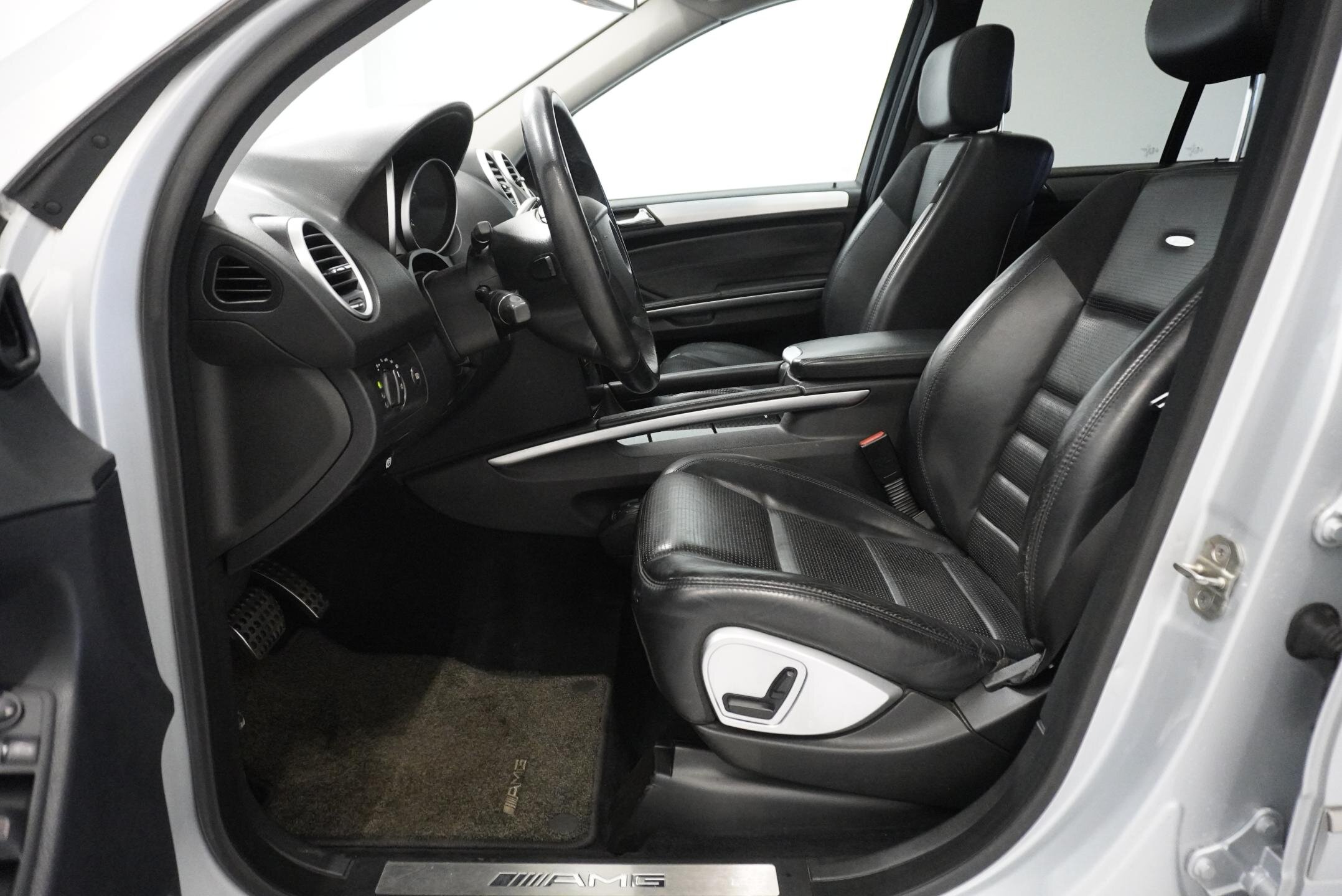 Mercedes-Benz Třídy M SUV 6,2 l 375 kw