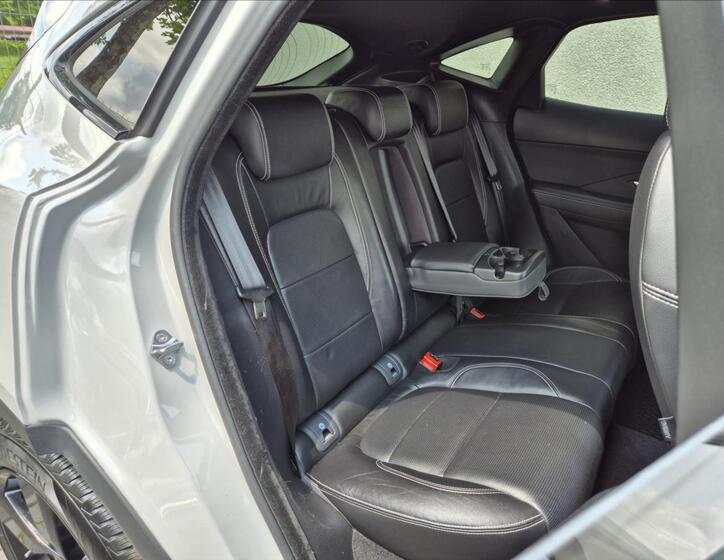 Jaguar E-Pace 21