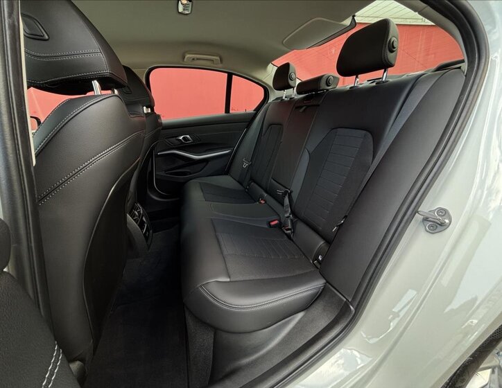 BMW Řada 3 Sedan / Limuzína 2,0 l 115 kw
