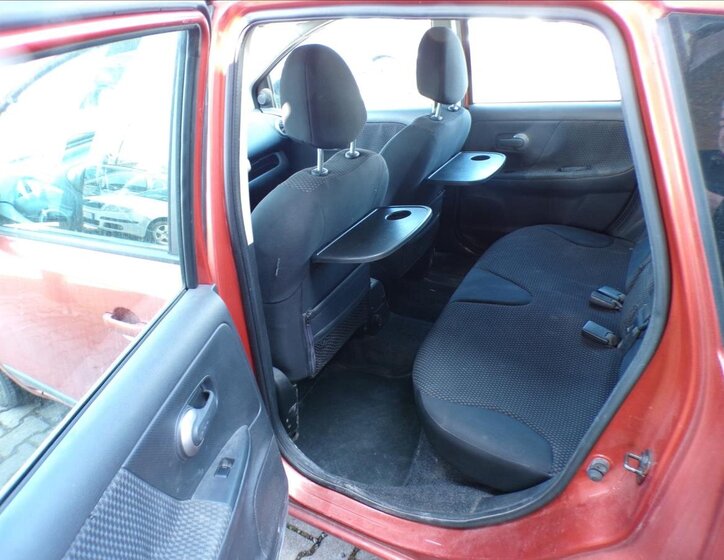 Nissan Note Kombi 1,4 l 65 kw