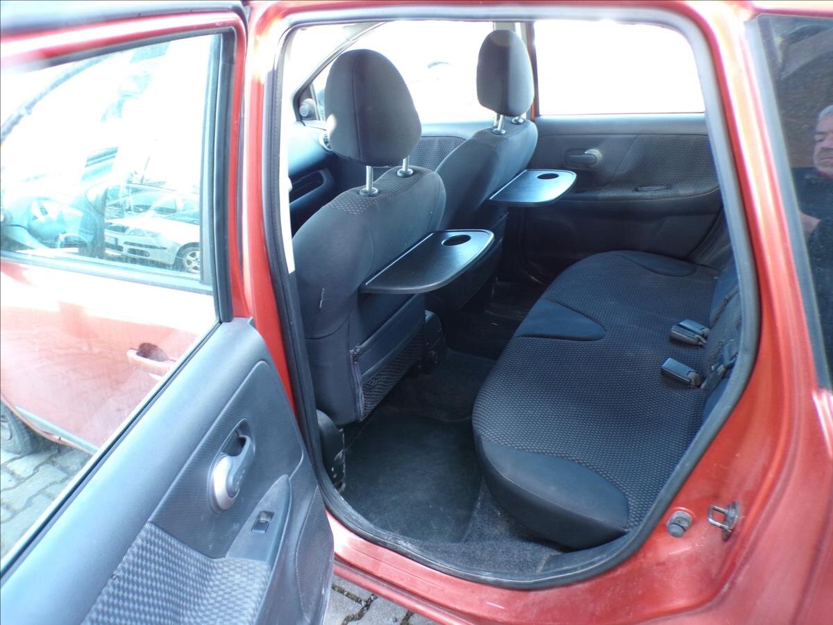 Nissan Note Kombi 1,4 l 65 kw