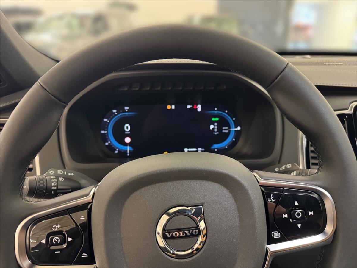 Volvo XC90 SUV / Terénní 2,0 l 335 kw
