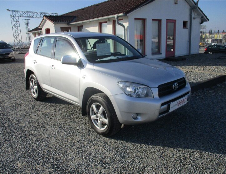 Toyota RAV4 SUV / Terénní 2,2 l 100 kw