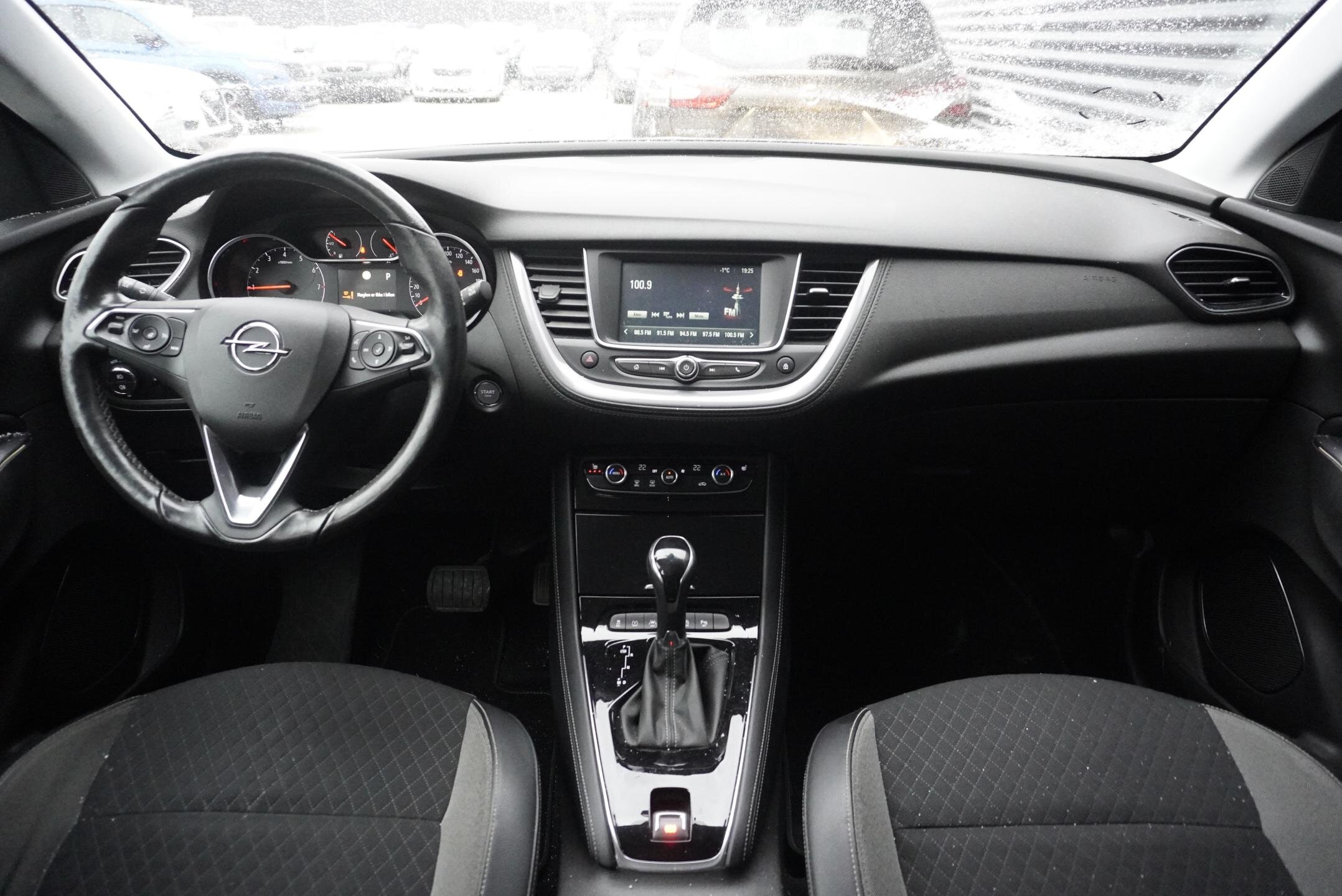 Opel Grandland X SUV 1,2 l 96 kw