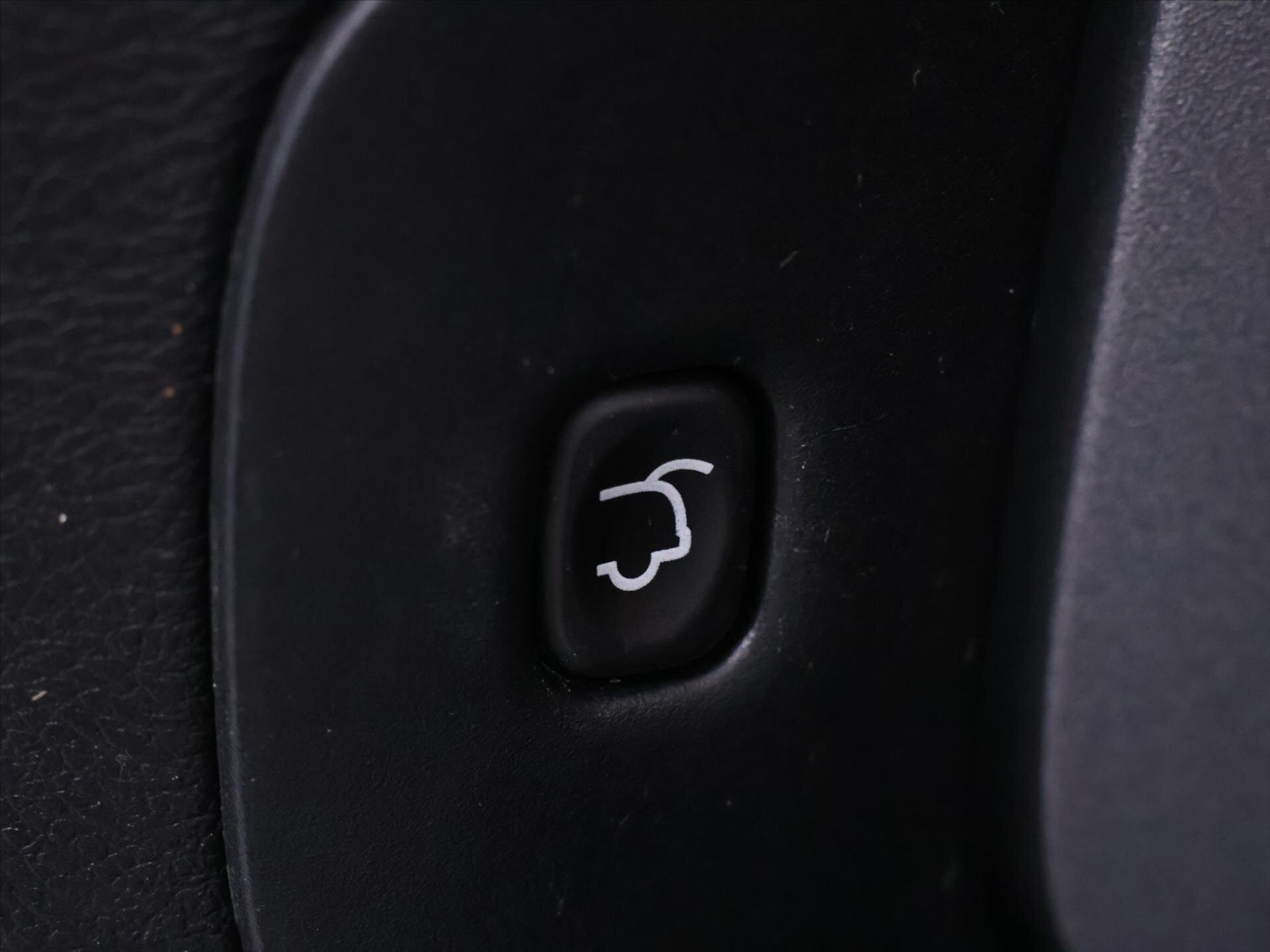 Jeep Cherokee SUV / Terénní 2,2 l 147 kw