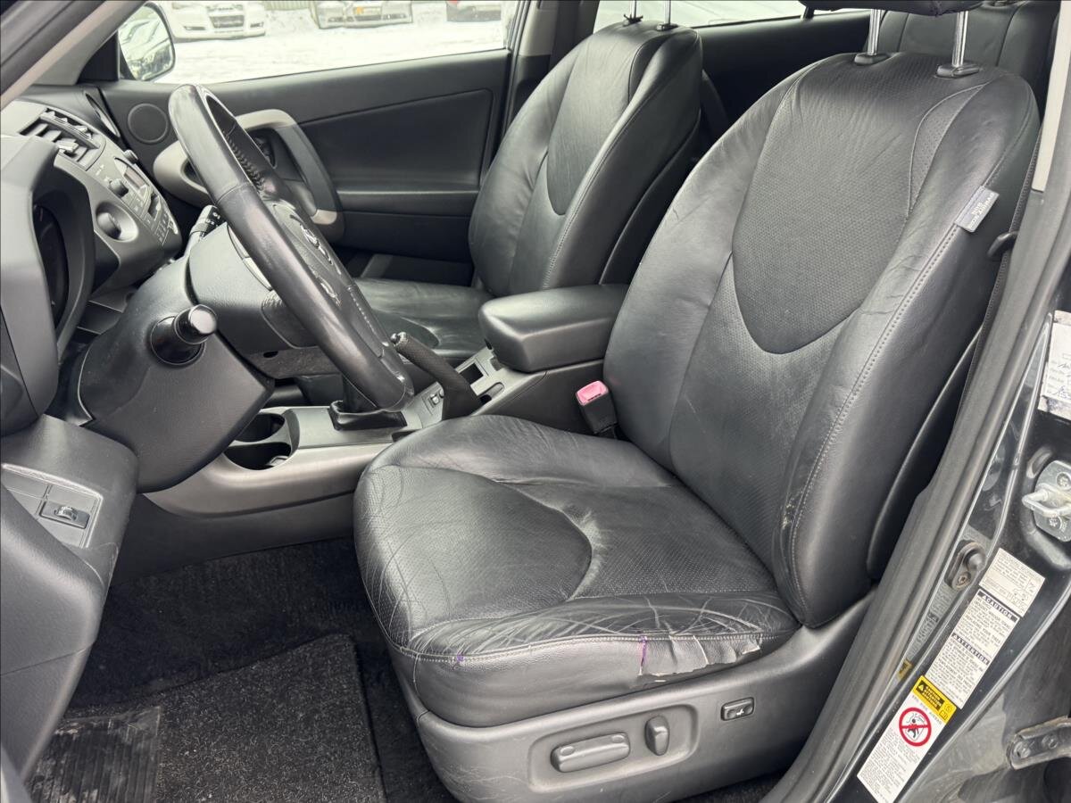 Toyota RAV4 SUV 2,2 l 100 kw