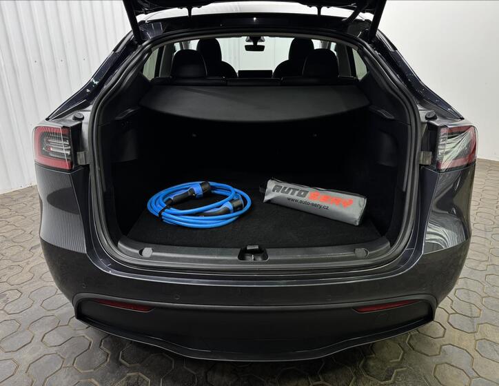 Tesla Model Y 28