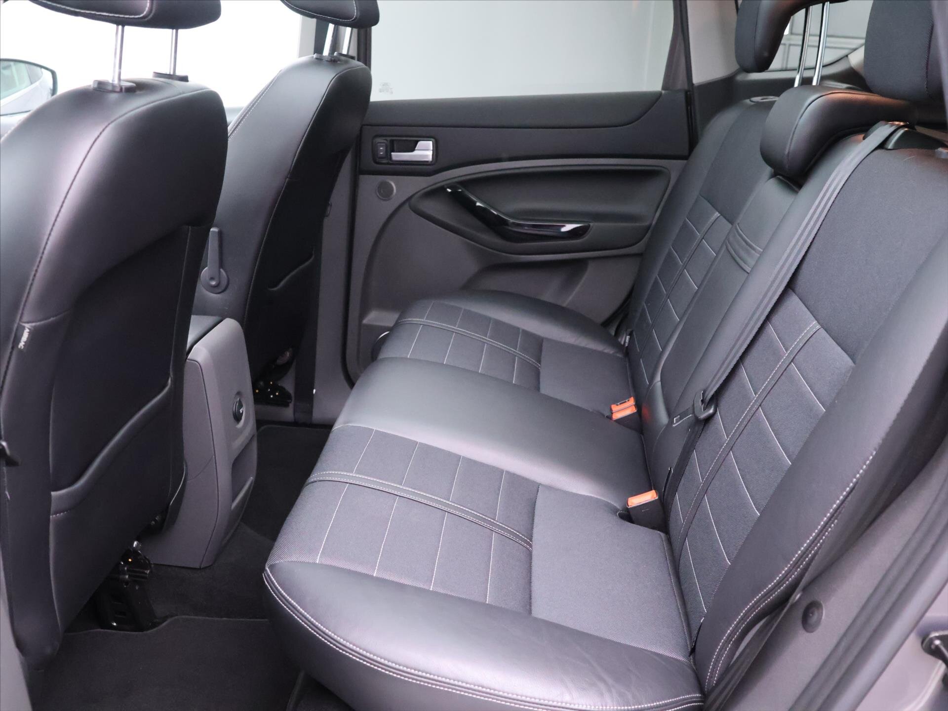 Ford Kuga SUV / Terénní 2,0 l 103 kw