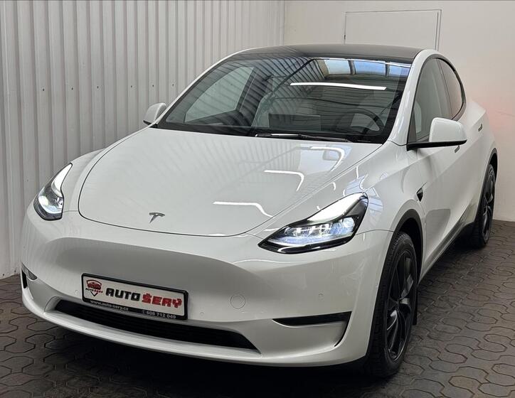 Tesla Model Y 1