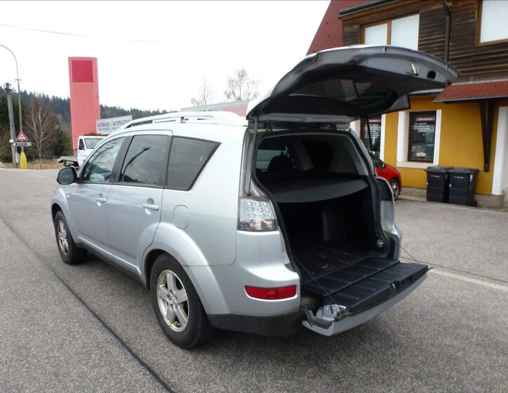 Mitsubishi Outlander SUV / Terénní 2,0 l 103 kw
