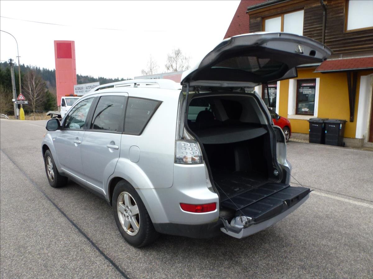 Mitsubishi Outlander SUV / Terénní 2,0 l 103 kw