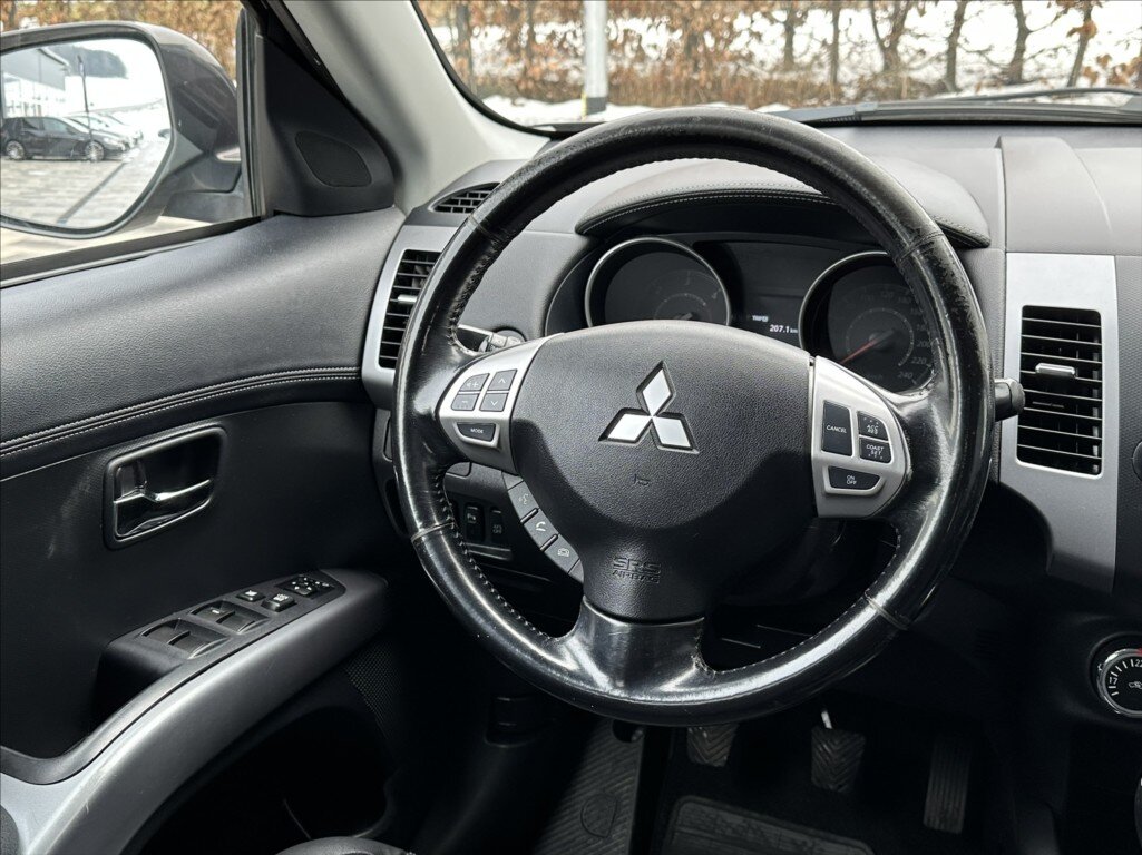 Mitsubishi Outlander SUV 2,3 l 130 kw