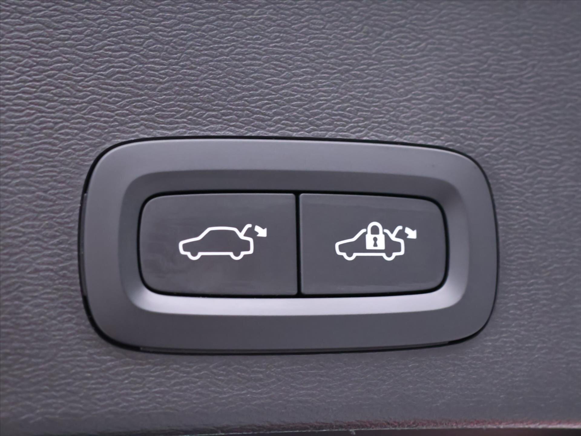 Volvo XC40 SUV 2,0 l 145 kw