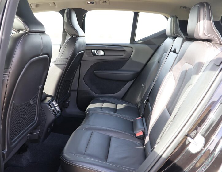 Volvo XC40 SUV / Terénní 2,0 l 140 kw