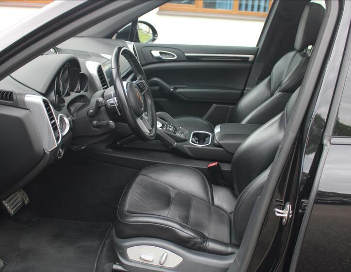 Porsche Cayenne SUV 4,1 l 283 kw