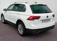 Volkswagen Tiguan 9