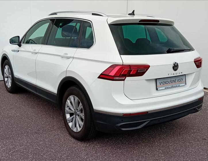 Volkswagen Tiguan 9