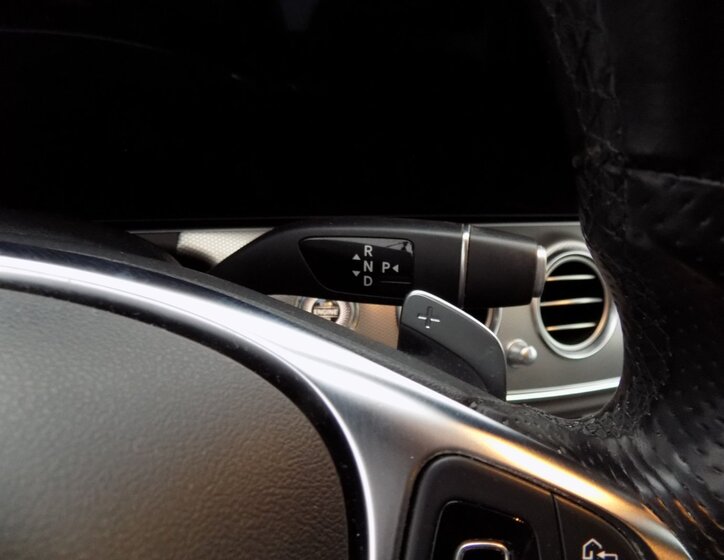 Mercedes-Benz Třídy E Sedan 3,0 l 190 kw