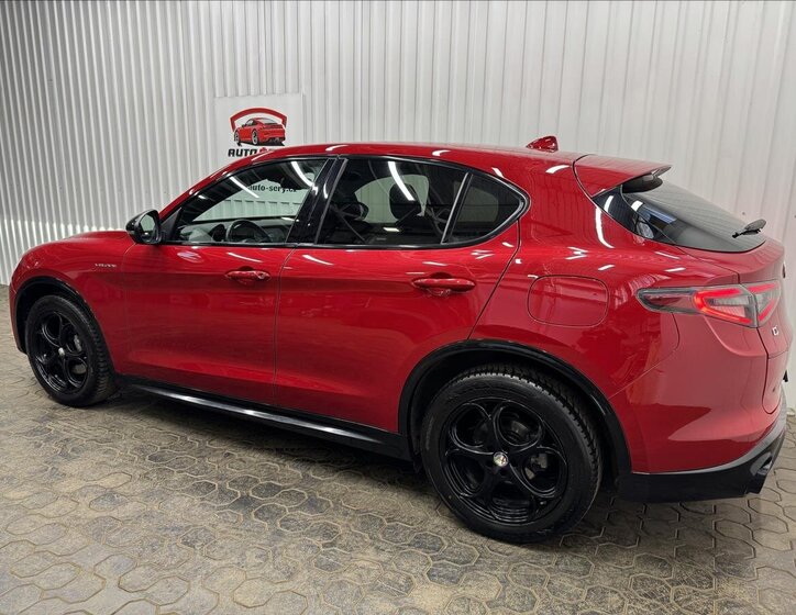 Alfa Romeo Stelvio SUV / Terénní 2,1 l 154 kw