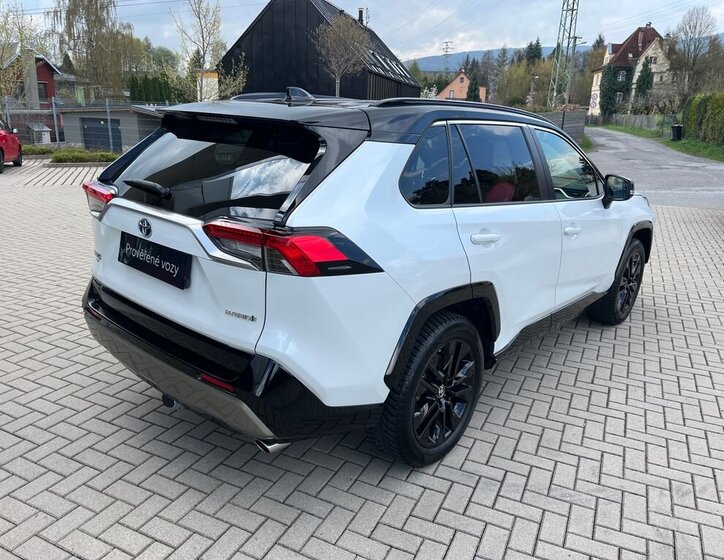 Toyota RAV4 SUV / Terénní 2,5 l 131 kw