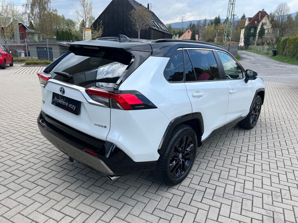 Toyota RAV4 SUV / Terénní 2,5 l 131 kw
