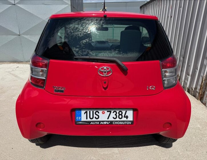 Toyota iQ Hatchback 998,0 50 kw