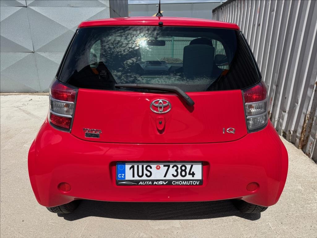 Toyota iQ Hatchback 998,0 50 kw