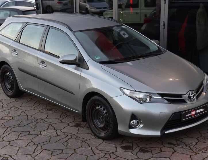 Toyota Auris 1